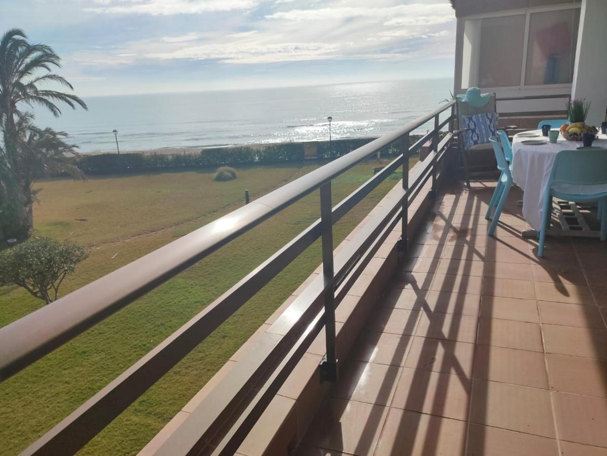 Gava Mar- Castelldefels Beachfront Apartment- Direct Access To The Beach Exterior foto