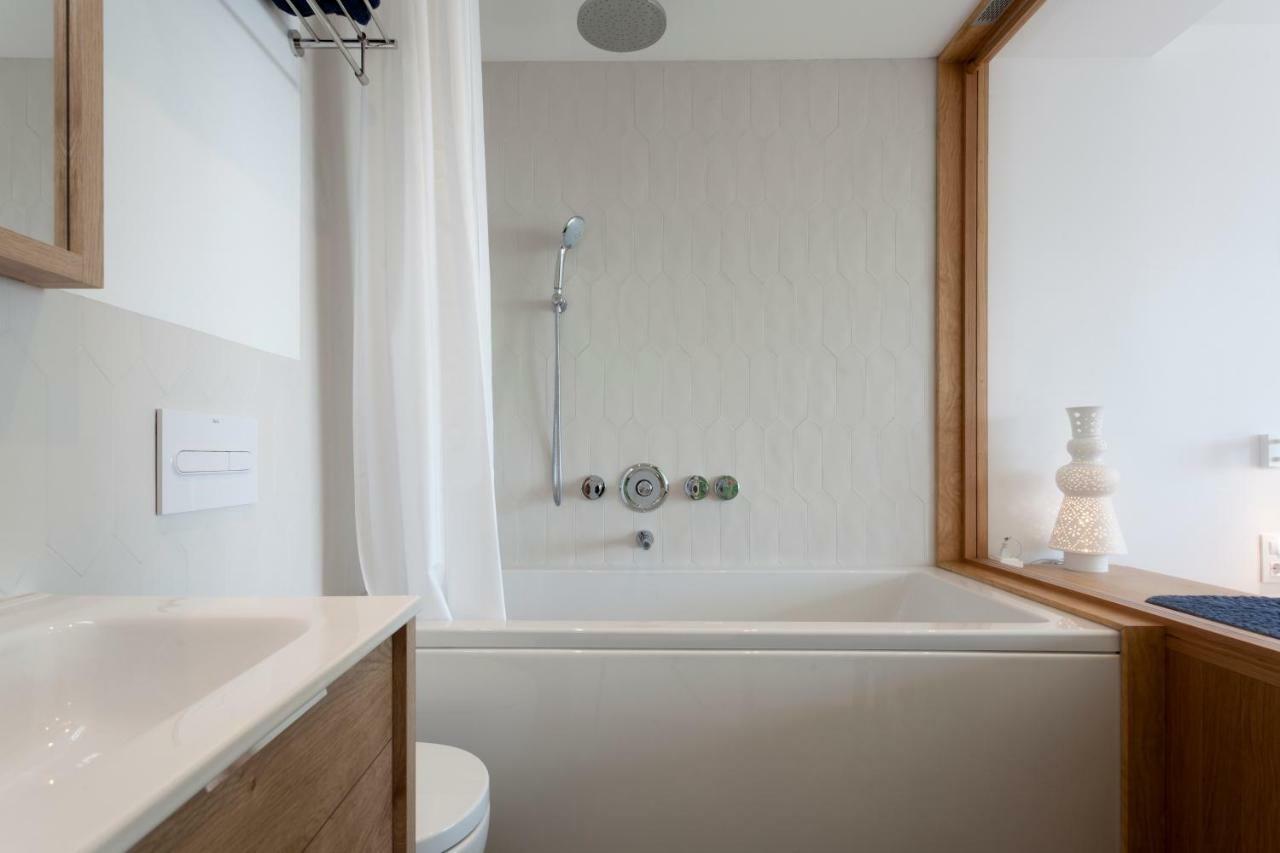 Gava Mar- Castelldefels Beachfront Apartment- Direct Access To The Beach Exterior foto