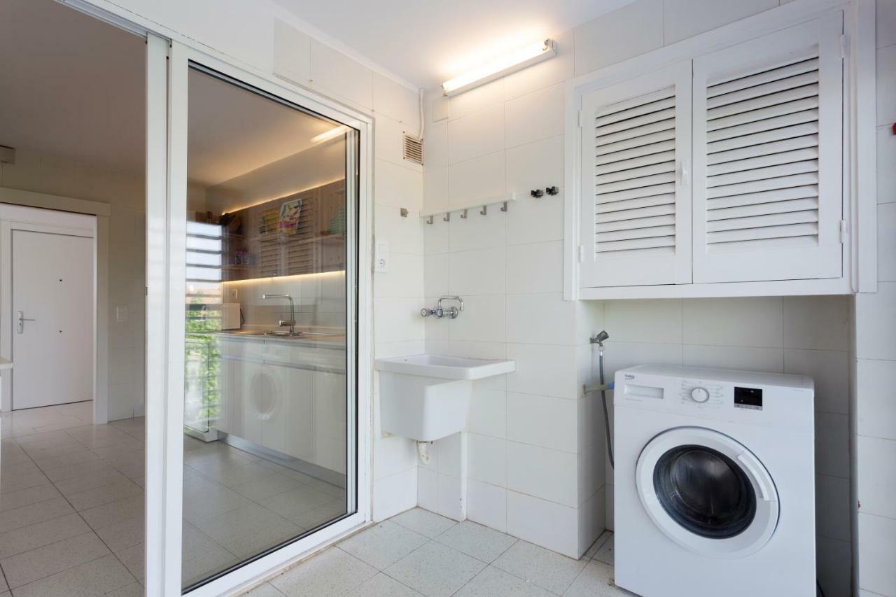 Gava Mar- Castelldefels Beachfront Apartment- Direct Access To The Beach Exterior foto