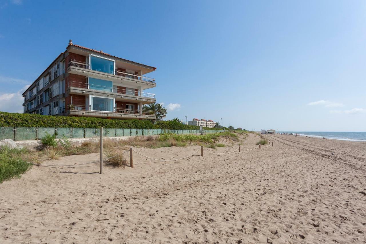 Gava Mar- Castelldefels Beachfront Apartment- Direct Access To The Beach Exterior foto