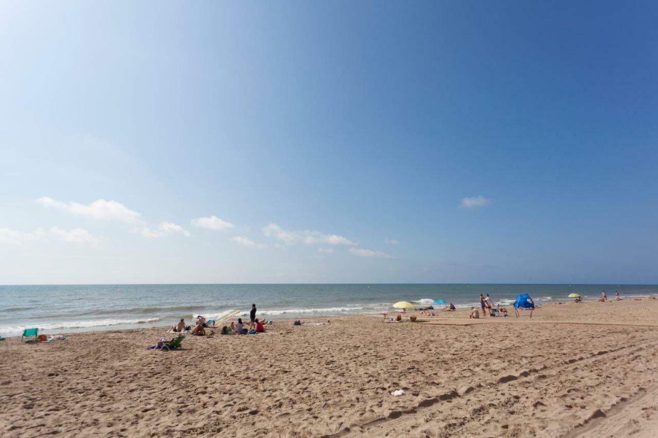 Gava Mar- Castelldefels Beachfront Apartment- Direct Access To The Beach Exterior foto