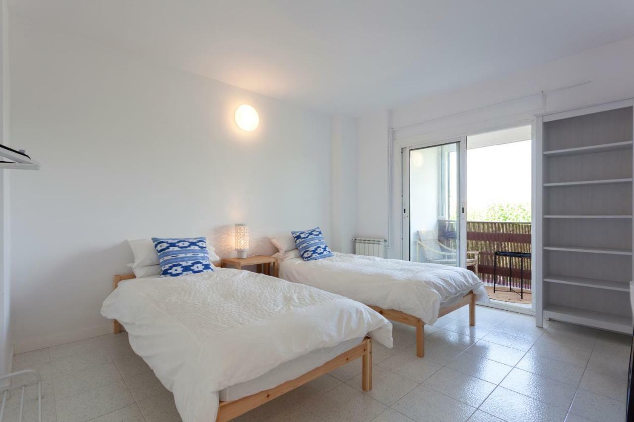 Gava Mar- Castelldefels Beachfront Apartment- Direct Access To The Beach Exterior foto