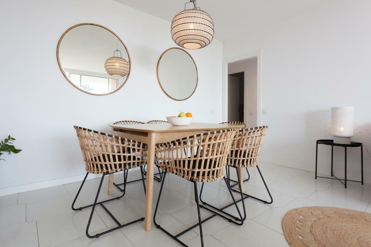 Gava Mar- Castelldefels Beachfront Apartment- Direct Access To The Beach Exterior foto